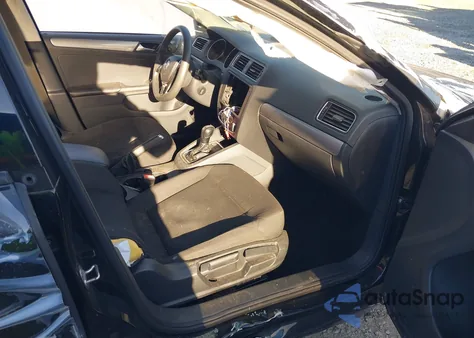 2015 Volkswagen Jetta 1.8T Se z USA, uszkodzony, nr VIN 3VWD17AJ9FM411303